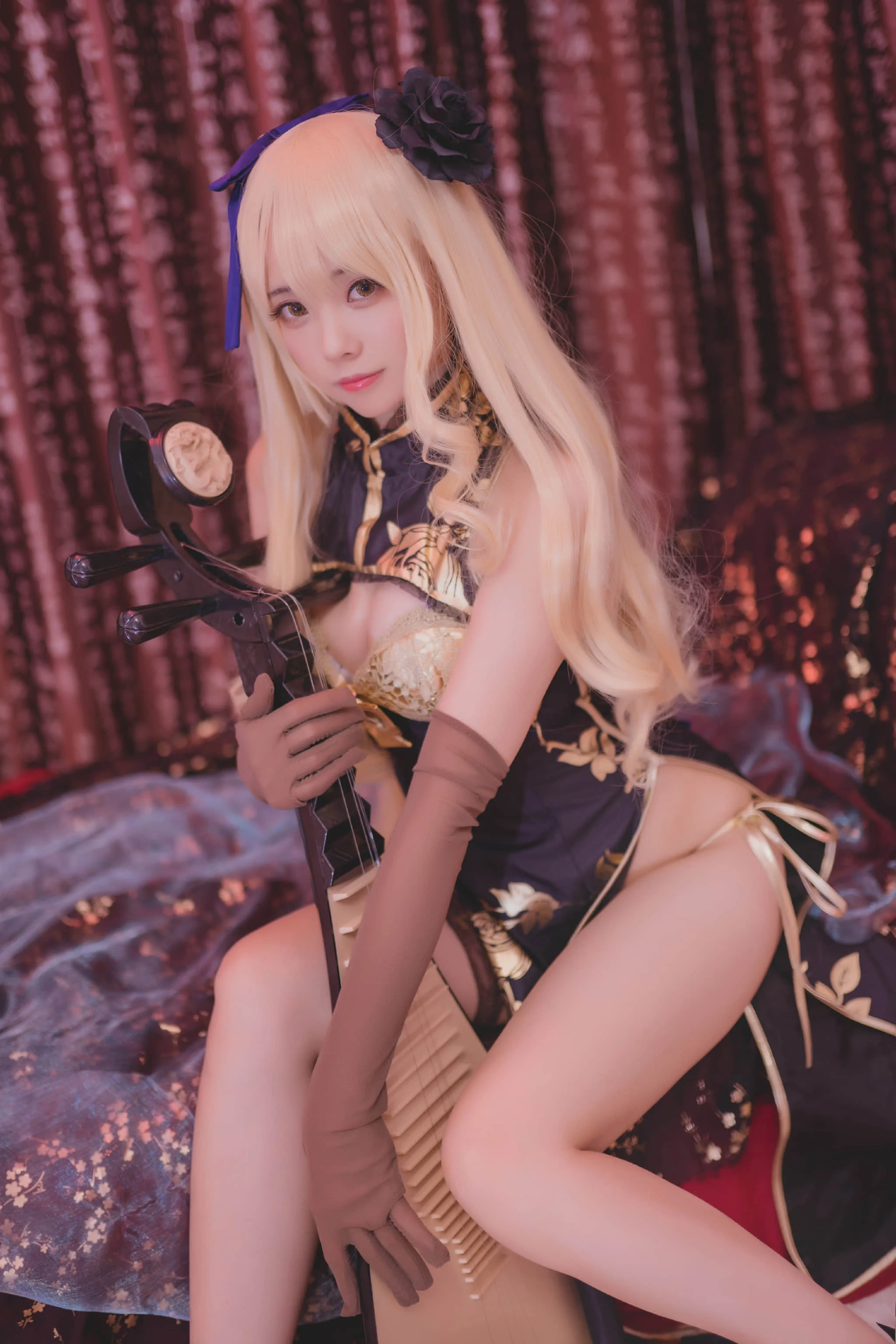 Đọc truyện hentai Tuyển tập Albums siêu phẩm Cosplay - Chap 830 - Ono girl - Golden Lotus Cheongsam